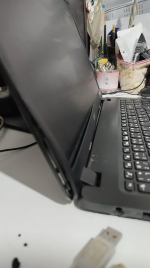 21 ธ.ค.67 Acer Aspire3 N19C1 ขาพับจอข้างหนึ่งหัก พับหน้าจอไม่ได้ แต่จอไม่แตก - Image 1