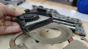 5 ธ.ค.67 Lenovo V480 ลูกค้าต้องการทำความสะอาดภายในเครื่องเพราะฝุ่นเยอะ พัดลม CPU มีเสียงดัง - Image 7