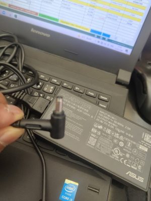 15 ก.พ.68 Adapter Asus ขนาด 20V/6.0A 120W หัว 4.5x3.0mm เสียต้องการซื้อ Adapter ใหม่ Grade Original - Image 1