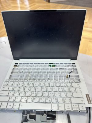 17 ก.พ.68 Lenovo Yoga Slim 7 Carbon 13ITL5 ลูกค้าแจ้งว่าคีย์บอร์ดบางปุ่มกดไม่ได้ ต้องการเปลี่ยนคีย์บอร์ดใหม่ - Image 4