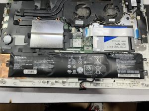 25 ก.พ.68 Lenovo Ideapad 700-15ISK แบตเตอรี่เดิม Pass : L14M4P24 บวมมากต้องการเปลี่ยนแบตเตอรี่ใหม่เกรดเดิม - Image 1