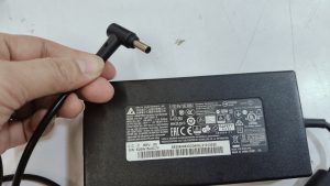 8 ก.พ.68 Adapter Delta ขนาด 20V/7.5A หัว 4.5x3.0mm เสียตรงปลายหัวขาดต้องการซื้อ Adapter ตัวใหม่ให้ใช้งานได้ - Image 3