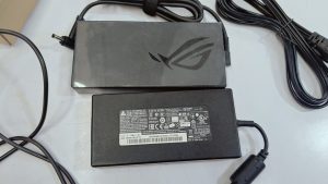 8 ก.พ.68 Adapter Delta ขนาด 20V/7.5A หัว 4.5x3.0mm เสียตรงปลายหัวขาดต้องการซื้อ Adapter ตัวใหม่ให้ใช้งานได้ - Image 1