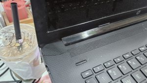 23 ก.พ.68 HP 14-by1053dx แบตเตอรี่เดิม Pass : HT03TX เสื่อมไม่สำรองไฟเปิดเครื่องแจ้งเตือนแบตเตอรี่ พัดลม CPU มีเสียงดัง บอดี้เครื่องขาพับแตกด้วยต้องการซ่อม - Image 3