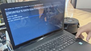 23 ก.พ.68 HP 14-by1053dx แบตเตอรี่เดิม Pass : HT03TX เสื่อมไม่สำรองไฟเปิดเครื่องแจ้งเตือนแบตเตอรี่ พัดลม CPU มีเสียงดัง บอดี้เครื่องขาพับแตกด้วยต้องการซ่อม - Image 5