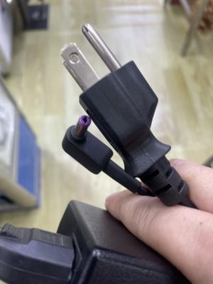 8 มี.ค.68 Adapter Acer ขนาด 19V/7.1A หัว 5.5x1.7mm (ปลายสีม่วง) เสียไฟไม่ออกต้องการซื้อ Adapter ใหม่ Grade Original - Image 3