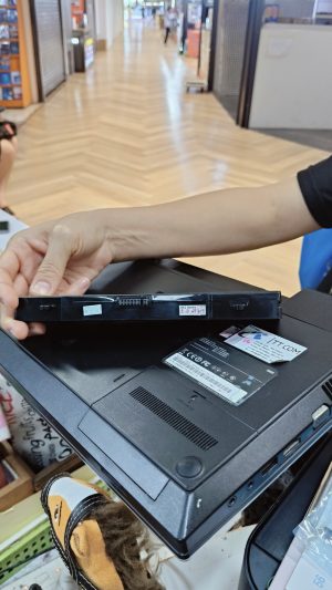 2 มี.ค.68 Samsung NP305V4Z แบตเตอรี่เดิม Pass : AA-PB9NC6B เสื่อมต้องการแบตเตอรี่ก้อนใหม่ - Image 3