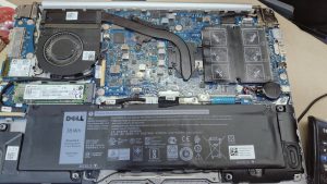 6 มี.ค.68 Dell Inspiron 5370/P87G แบตเตอรี่เดิม Pass : F62G0 เสื่อมบวมลูกค้าต้องการเปลี่ยนแบตเตอรี่ Grade Original - Image 3