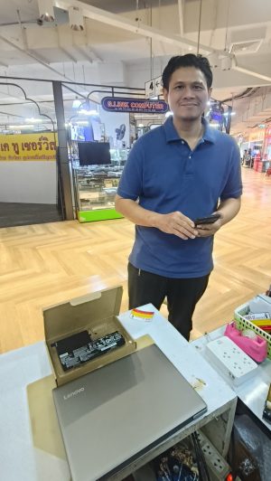 9 มี.ค.68 Lenovo Ideapad 320S-14IKB แบตเตอรี่เดิมชาร์จอยู่แค่ 0% Pass : L15L3PB0 ต้องการเปลี่ยนแบตเตอรี่ใหม่ Grade Original พร้อมเปลี่ยนให้ด้วย - Image 1