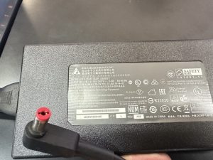 26 มี.ค.68 Acer Nitro 5/N22C1 Adapter เดิมขนาด 19.5V/11.8A หัว 5.5*1.7mm ปลายสีแสด เสียต้องการซื้อ Adapter ใหม่ - Image 1