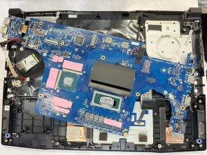 8 เม.ย.68 MSI เครื่องเปิดใช้งานเล่นเกมส์จอภาพแตกลายและมีอาการเครื่องดับ แต่ตอนนี้เปิดเครื่องไม่ได้แล้ว ต้องการซ่อมให้ใช้งานได้ - Image 6