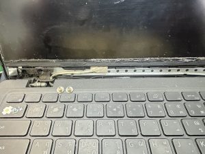 9 เม.ย.68 Dell Latitude 3420 ขาพับจอหักออกจาก Body หลังจอ ต้องการซ่อมให้ใช้งานได้ - Image 4