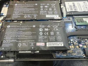 19 เม.ย.68 HP 14-AL004TX ลูกค้าแจ้งว่าเคยซื้อแบตกับทางร้านไป อาการตอนนี้บวมดันทัชแพท และบอดี้นูนแต่ยังสำรองไฟได้อยู่ ต้องการให้เช็คดูว่าอยู่ในประกันหรือไม่ - Image 3