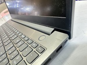 22 เม.ย.68 Lenovo ThinkBook 15-IIL ขาพับจอหลุดไม่สามารถปิดหน้าจอด้าน ทางด้านขวา ต้องการซ่อมให้ใช้งานได้ - Image 4