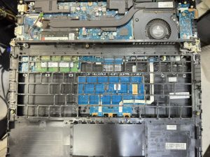 5 พ.ย.68 HP 14 ลูกค้าต้องการให้เปลี่ยน Body case ท่อนล่างให้เพราะของเดิมปุ่ม on บน Keyboad หลุดหายโดยมี Body มาให้ใหม่ - Image 3