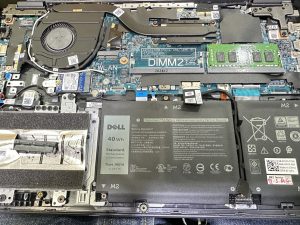 21 พ.ค.69 Dell Latitude 3410 จอขนาด 14.0" มุมทั้ง 4 มีสีดำต้องการเปลี่ยนจอใหม่ และแบตเตอรี่ Pass : JK6Y6 Grade Original พร้อมเปลี่ยน - Image 3