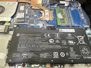 1 ส.ค.69 HP 15s-gu0001A แบตเตอรี่เดิม Pass : HT03XL บวมไม่สำรองไฟ ต้องการเปลี่ยนแบตเตอรี่ใหม่ Grade Original - Image 3