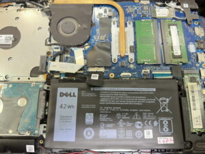 12 ต.ค.69 Dell Inspiron 3581 (P75F) ลูกค้าเคยเปลี่ยนแบตรี่ไปแล้วเมื่อ 20/11/67 Pass : WDXOR ตอนนี้เสื่อมไม่สำรองไฟแล้วต้องการเปลี่ยนแบตเตอรี่ใหม่ Grade เดิม - Image 4