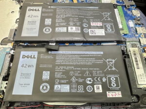 12 ต.ค.69 Dell Inspiron 3581 (P75F) ลูกค้าเคยเปลี่ยนแบตรี่ไปแล้วเมื่อ 20/11/67 Pass : WDXOR ตอนนี้เสื่อมไม่สำรองไฟแล้วต้องการเปลี่ยนแบตเตอรี่ใหม่ Grade เดิม - Image 3