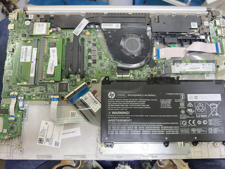 14 ต.ค.69 HP 15-eq0000AU ลูกค้าแจ้งเปลี่ยนแบตเตอรี่ใหม่ Grade Original Pass : HT03XL