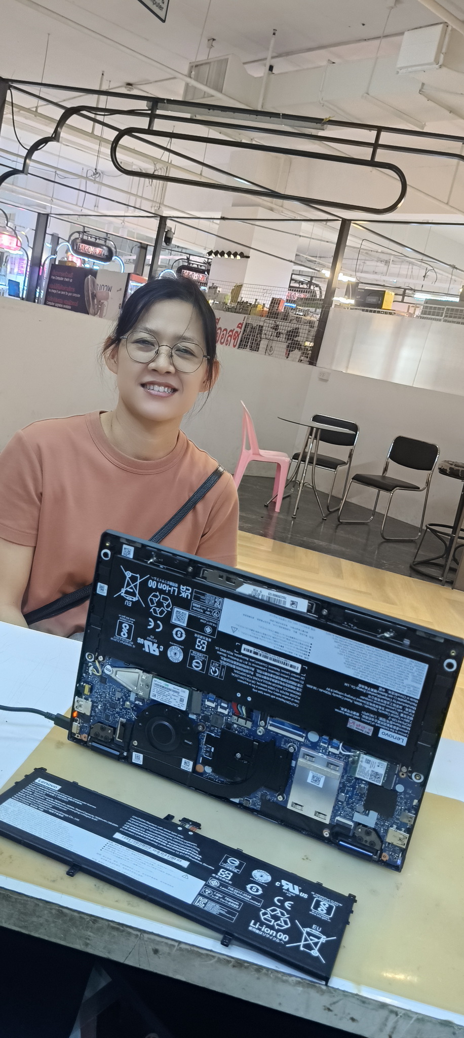 16 ต.ค.69 Lenovo Yoga6 13ARE05 แบตเตอรี่เดิม Pass : L19C4PD1 เสื่อมไม่สำรองไฟใช้มานานแล้ว ลูกค้าต้องการเปลี่ยนแบตเตอรี่ใหม่ Grade Original